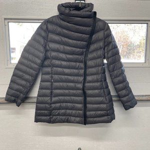 Women's Calvin Klein Packable light weight Premium Down Angled neck sz. L